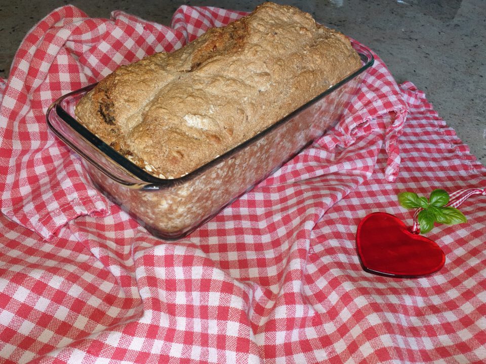 Frisch gebackenes Vollkornbrot