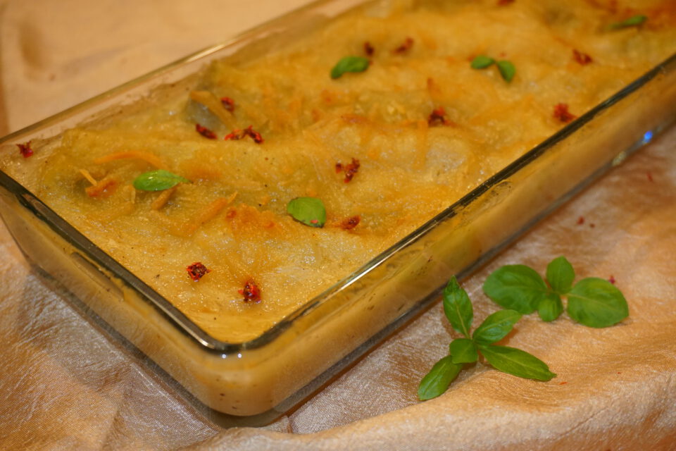 Gefüllte Cannelloni mit Mangold und veganer Béchamelsoße 