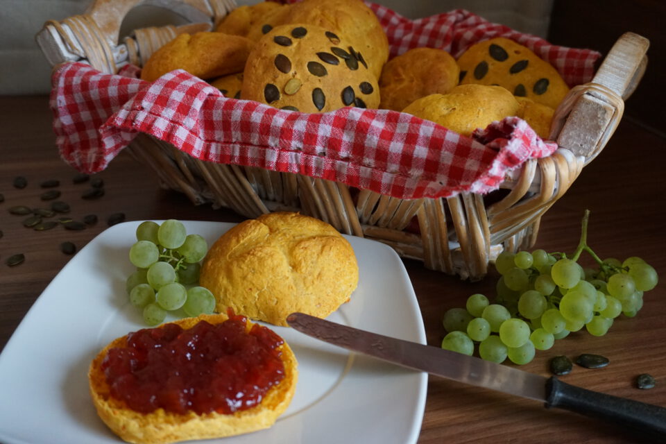 Kürbisbrötchen mit Marmelade