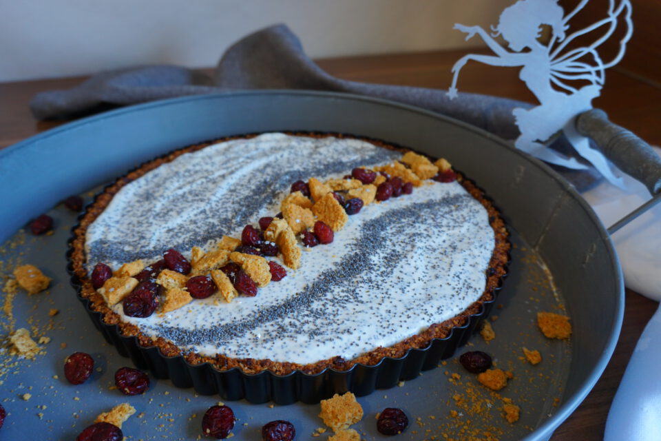 Vegane Tarte mit Cranberry-Keksboden