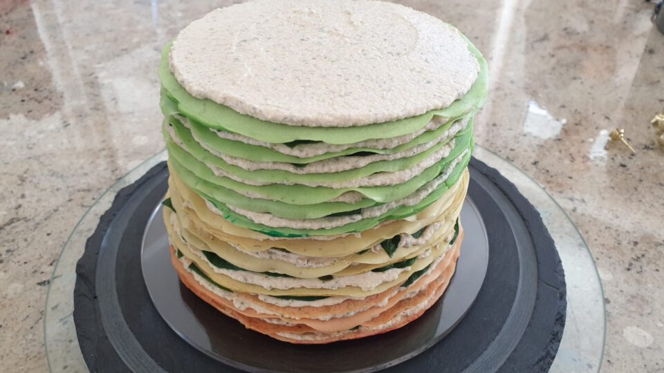 vegane herzhafte crepe torte zusammengesetzt