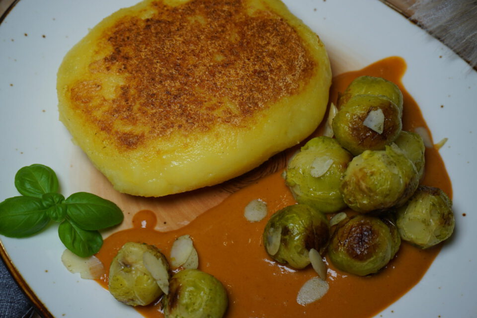 veganes cordon bleu mit rosenkohl