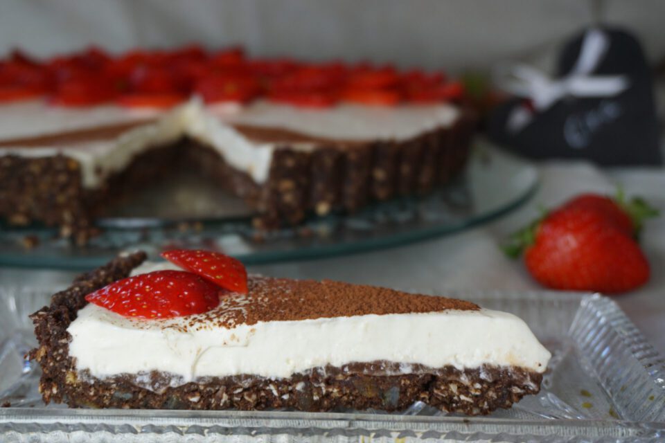 vegane tarte mit erdbeeren querschnitt 