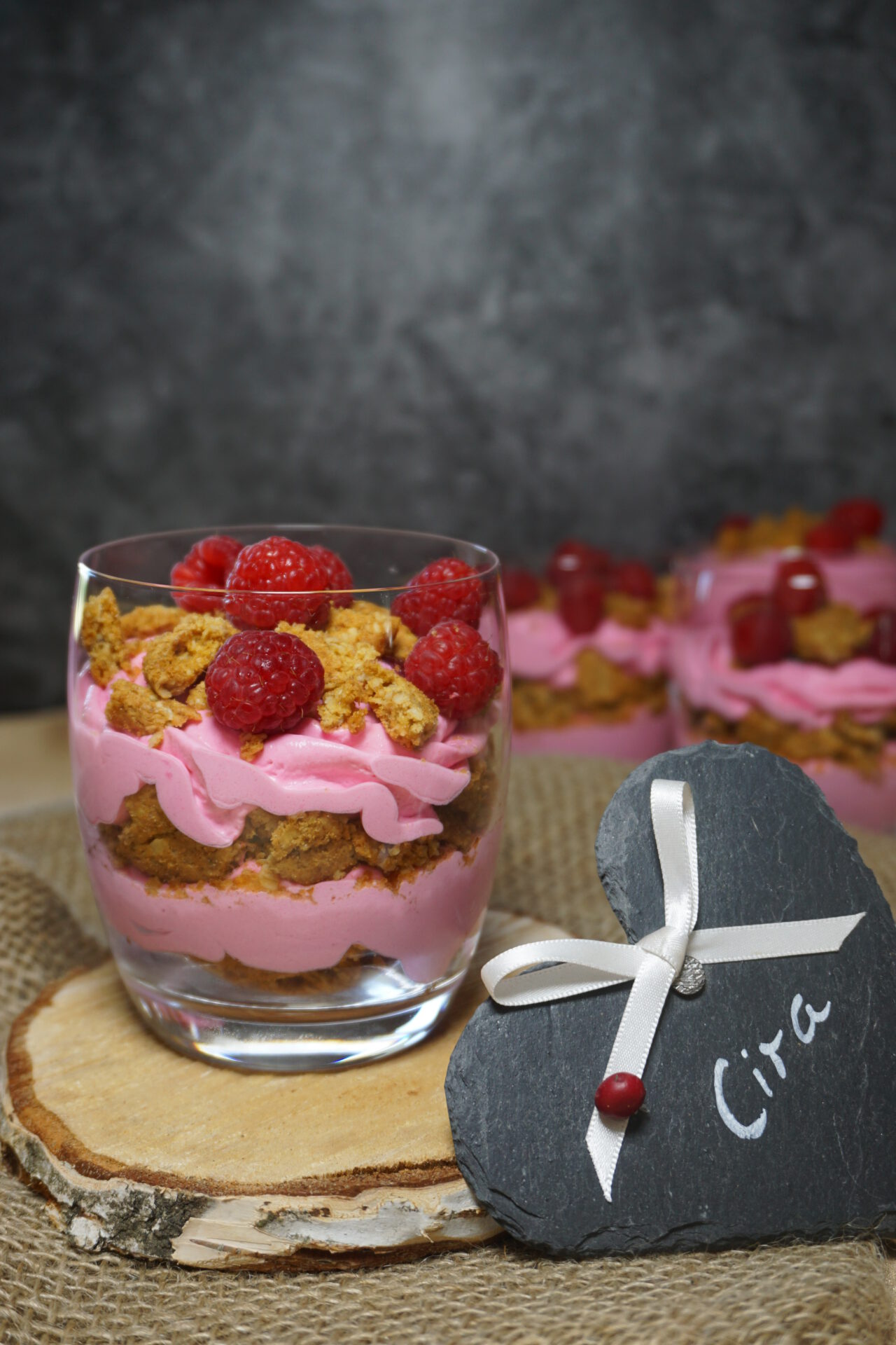 Veganes Dessert im Glas, Himbeer-Keks-Dessert Veganes Dessert im Glas, Himbeer-Keks-Dessert