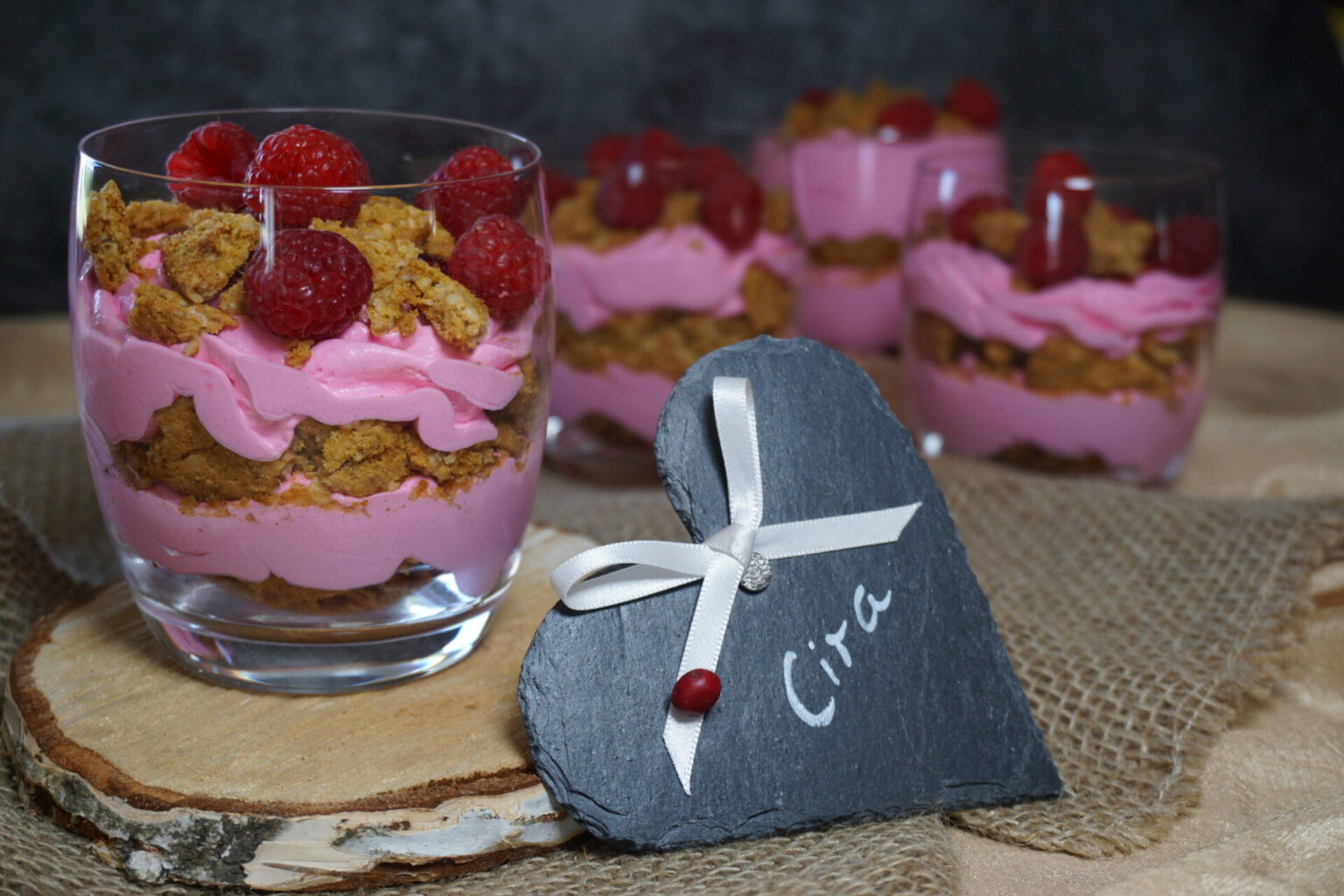 Veganes Dessert im Glas, Himbeer-Keks-Dessert Veganes Dessert im Glas, Himbeer-Keks-Dessert