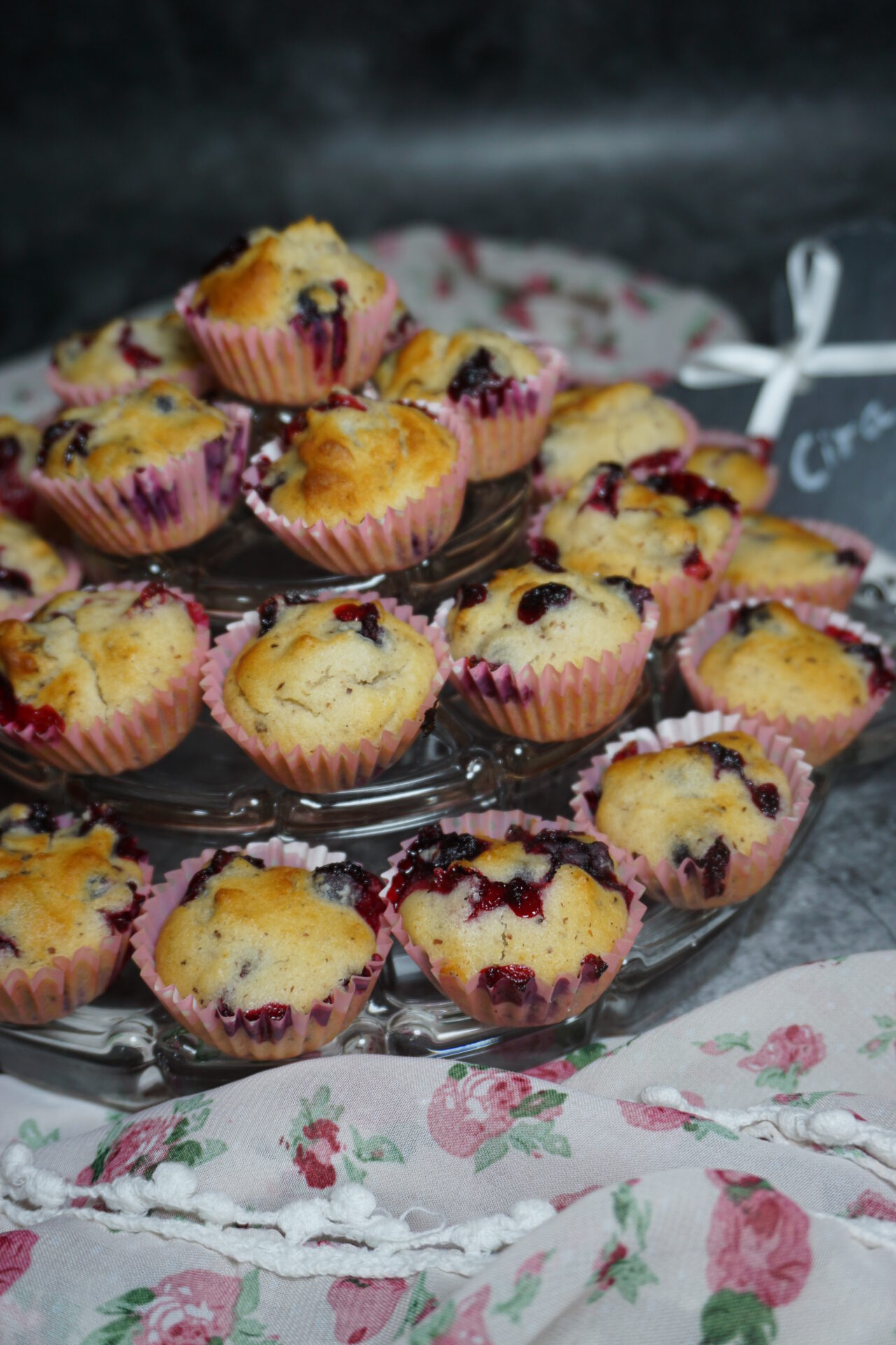 Vegane glutenfreie Muffins mit Johannisbeeren