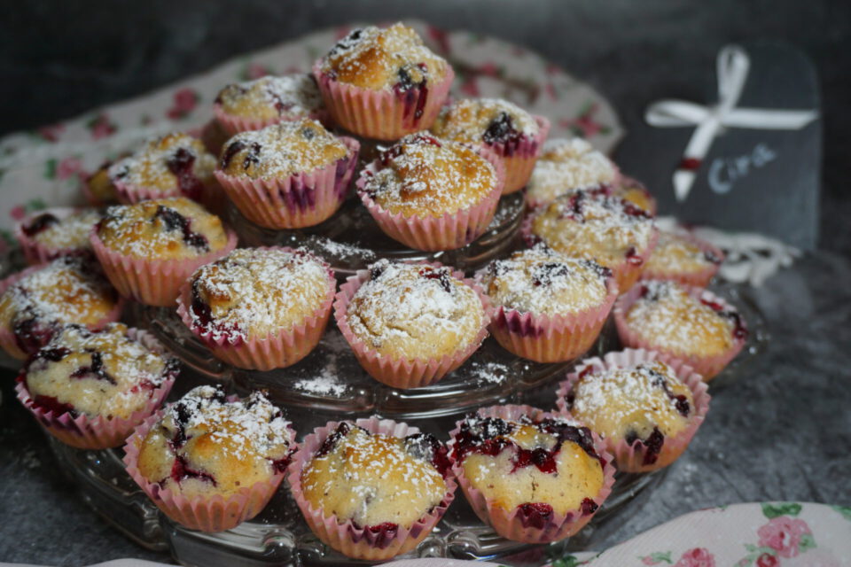 vegane glutenfreie muffins angerichtet