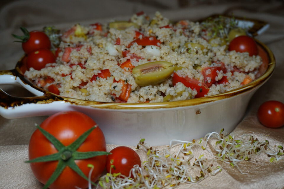 veganer couscous salat angerichtet