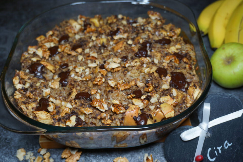 süßer bulgur nachtisch angerichtet