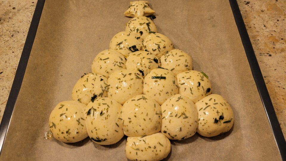 Brötchen Tannenbaum vor dem backen